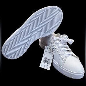 Adidas White Tennis shoes